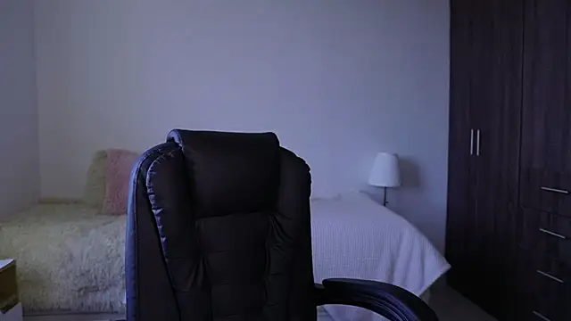 Snapshot of SaraParisi chatting on 10.02.25 SaraParisi online show from 10.02.25