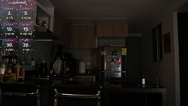 Snapshot of SaraParisi chatting on 10.09.25 SaraParisi online show from 10.09.25