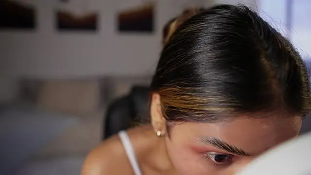 Snapshot of SaraParisi chatting on 10.23.25 SaraParisi online show from 10.23.25