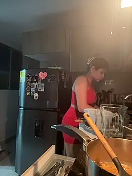 Snapshot of SaraParisi chatting on 10.28.25 SaraParisi online show from 10.28.25