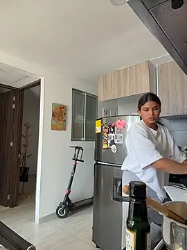 Snapshot of SaraParisi chatting on 12.03.25 SaraParisi online show from 12.03.25