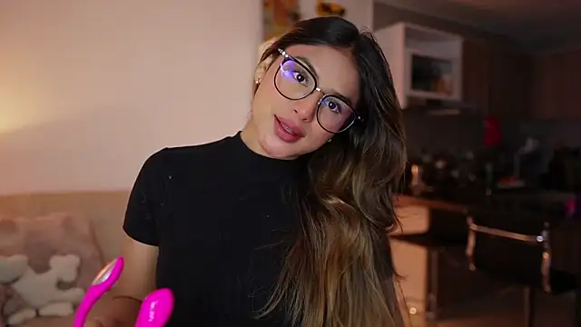 SaraParisi online show from 02.05.26