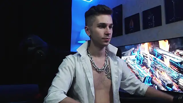 Joseph  Quinn online show from 09.08.25