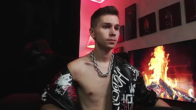 Joseph  Quinn online show from 09.16.25