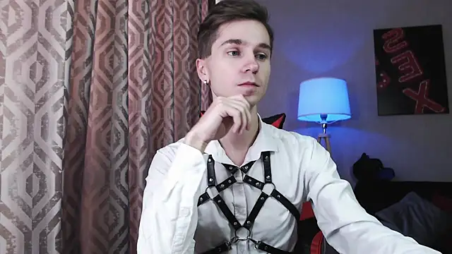 Joseph  Quinn online show from 11.07.25