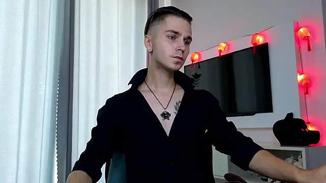 Joseph  Quinn online show from 04.11.26