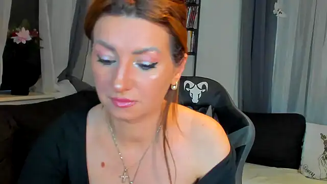Snapshot of SweetAriana26 chatting on 12.17.25 SweetAriana26 online show from 12.17.25