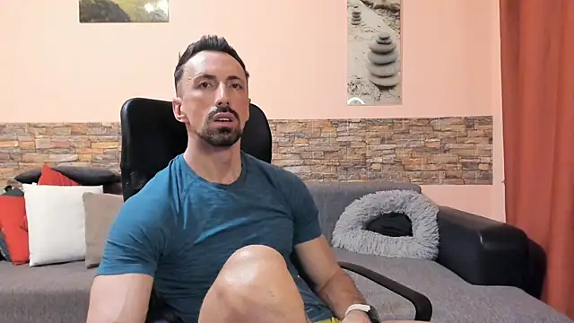 Snapshot of HotHunkTrainer chatting on 06.18.26 HotHunkTrainer online show from 06.18.26
