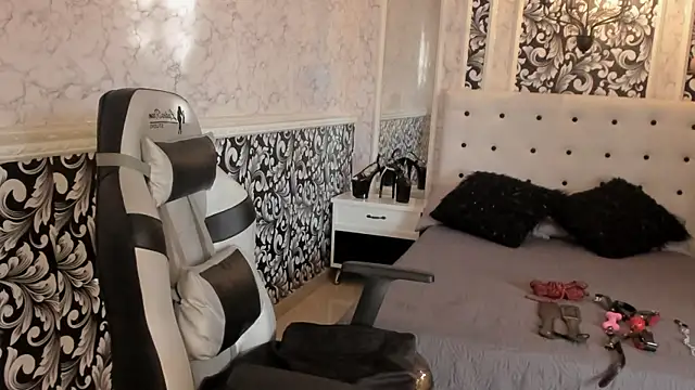 Foxy Slave online show from 01.20.25