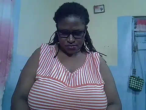 Snapshot of sexy_bigboobss chatting on 10.24.25 sexy bigboobss online show from 10.24.25