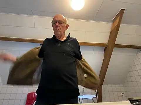 Snapshot of martxxxxx chatting on 12.22.24 martxxxxx online show from 12.22.24