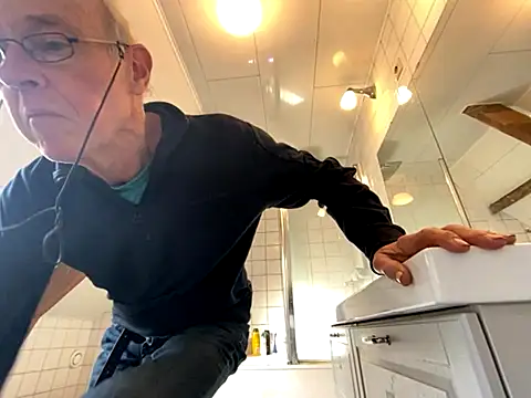 Snapshot of martxxxxx chatting on 11.29.25 martxxxxx online show from 11.29.25