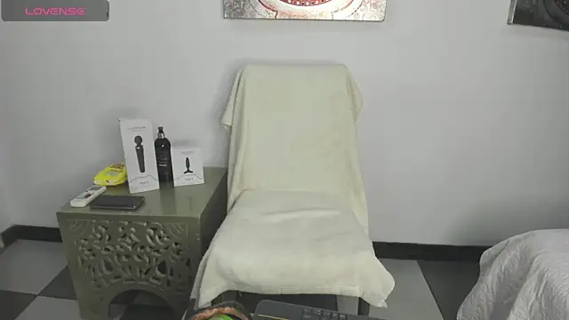 Snapshot of AnthonelaDuque chatting on 01.27.25 AnthonelaDuque online show from 01.27.25