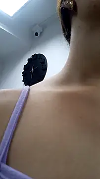 Snapshot of AnthonelaDuque chatting on 11.03.25 AnthonelaDuque online show from 11.03.25