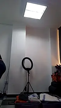 Snapshot of AnthonelaDuque chatting on 11.09.25 AnthonelaDuque online show from 11.09.25