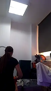 Snapshot of AnthonelaDuque chatting on 11.11.25 AnthonelaDuque online show from 11.11.25