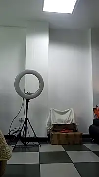 Snapshot of AnthonelaDuque chatting on 11.14.25 AnthonelaDuque online show from 11.14.25