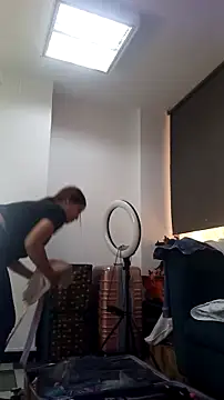 Snapshot of AnthonelaDuque chatting on 11.18.25 AnthonelaDuque online show from 11.18.25