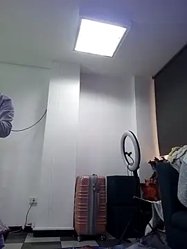 Snapshot of AnthonelaDuque chatting on 11.23.25 AnthonelaDuque online show from 11.23.25