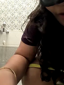 Snapshot of Selina_6 chatting on 01.15.25 Selina 6 online show from 01.15.25