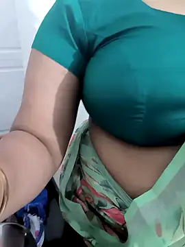 Snapshot of Selina_6 chatting on 01.24.25 Selina 6 online show from 01.24.25