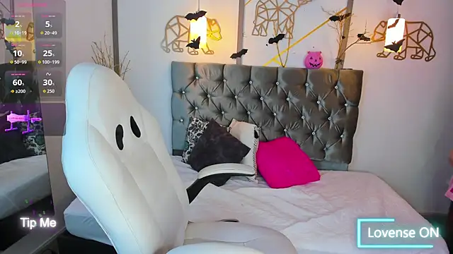 SalmaZaman online show from 10.20.25