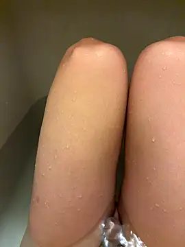 Snapshot of matu050556 chatting on 11.17.25 matu050556 online show from 11.17.25