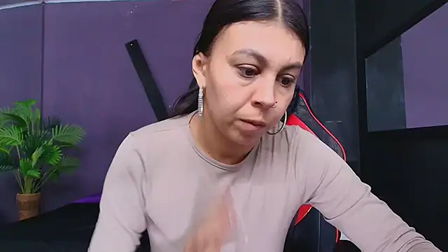 Snapshot of Juliet_Nasty chatting on 10.10.25 Juliet Nasty online show from 10.10.25