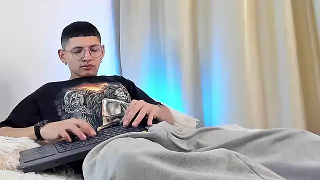 a lejandro 0 8 online show from 12.18.24