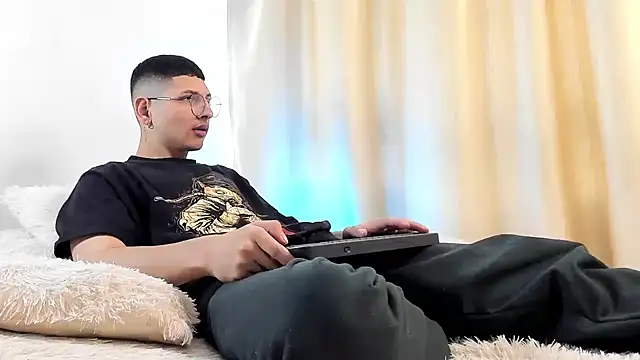 a lejandro 0 8 online show from 12.19.24