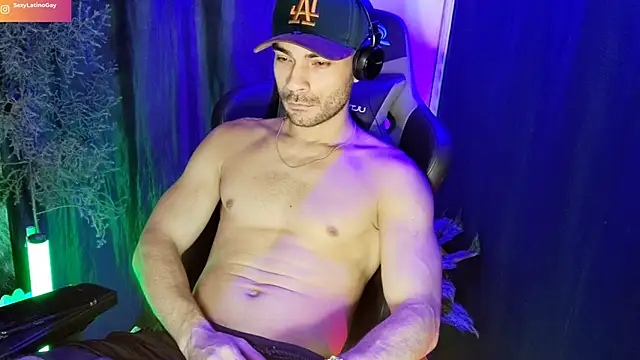 sexyboycolombi4 online show from 03.17.25