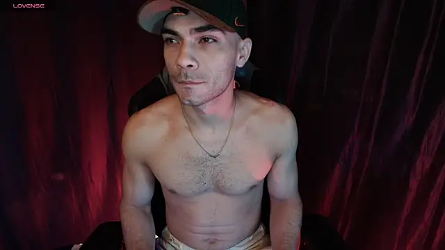 Snapshot of sexyboycolombi4 chatting on 12.21.25 sexyboycolombi4 online show from 12.21.25