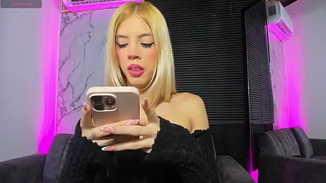 Courtney gonet online show from 12.17.25