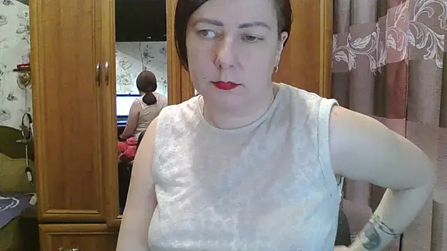 Snapshot of SophieNightAh chatting on 02.01.25 SophieNightAh online show from 02.01.25