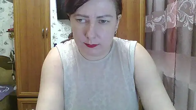 Snapshot of SophieNightAh chatting on 02.01.25 SophieNightAh online show from 02.01.25