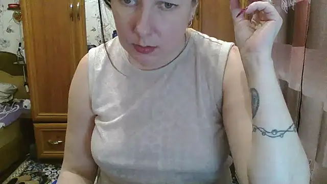 Snapshot of SophieNightAh chatting on 02.02.25 SophieNightAh online show from 02.02.25