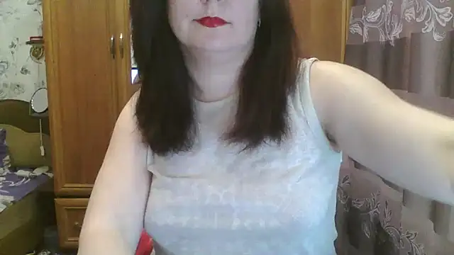 Snapshot of SophieNightAh chatting on 02.11.25 SophieNightAh online show from 02.11.25