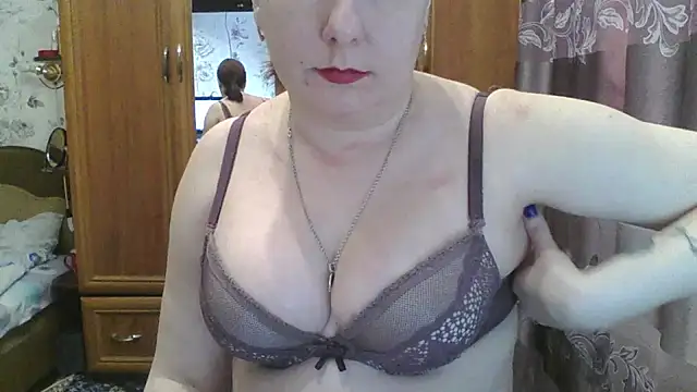 Snapshot of SophieNightAh chatting on 03.20.25 SophieNightAh online show from 03.20.25