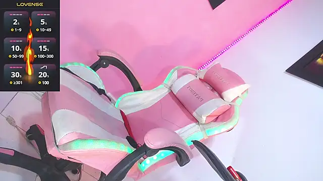 Snapshot of MissIvanna chatting on 01.10.25 MissIvanna online show from 01.10.25