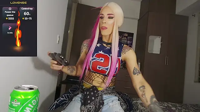 Snapshot of MissIvanna chatting on 01.28.25 MissIvanna online show from 01.28.25