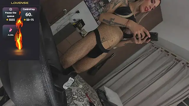 Snapshot of MissIvanna chatting on 03.18.25 MissIvanna online show from 03.18.25