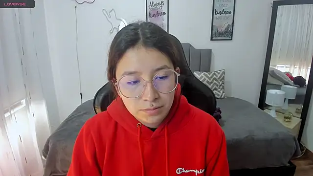 Amy joones online show from 10.04.25