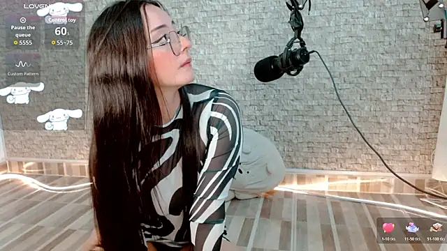 Snapshot of emma_unu chatting on 03.29.26 emma unu online show from 03.29.26