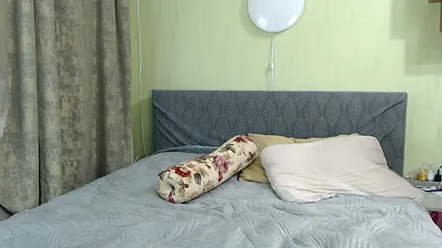 Snapshot of Kira_Miler chatting on 12.23.25 Kira Miler online show from 12.23.25