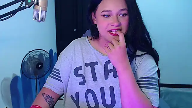 Snapshot of Luciernaga18 chatting on 10.11.25 Luciernaga18 online show from 10.11.25