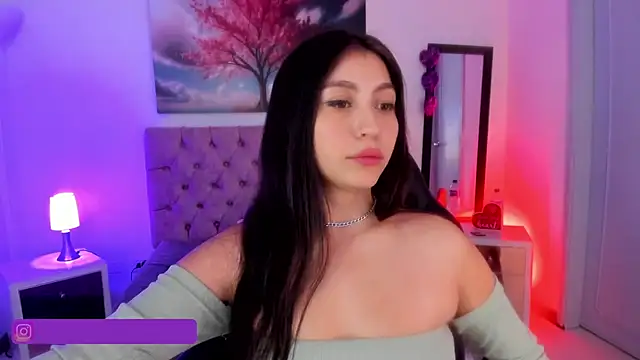 Julianaa Castro  online show from 03.04.25