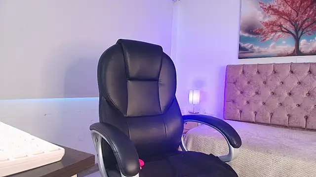 Julianaa Castro  online show from 02.14.26