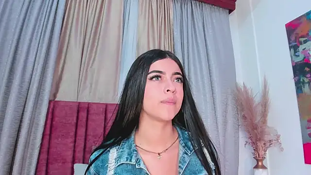 Snapshot of SiennaVidaal chatting on 12.05.24 SiennaVidaal online show from 12.05.24