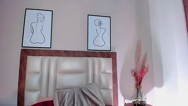 Snapshot of SiennaVidaal chatting on 12.10.24 SiennaVidaal online show from 12.10.24