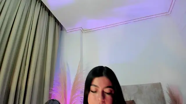 Snapshot of SiennaVidaal chatting on 03.04.25 SiennaVidaal online show from 03.04.25